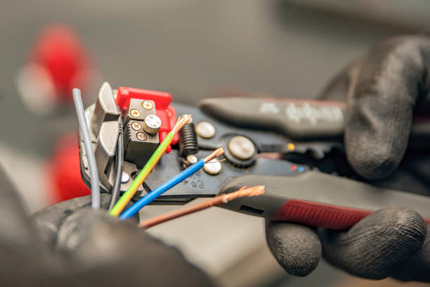 Best Affordable Electrician  in Luxora, AR